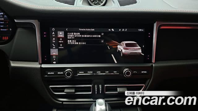 Porsche Macan 95B, 2021 14