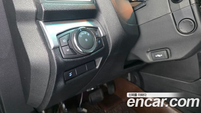 Ford Explorer 5세대, 2016 17