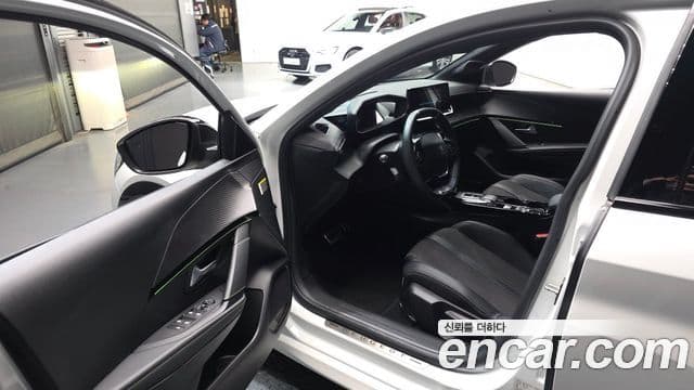 Peugeot e-208 2세대 GT, 2022 10