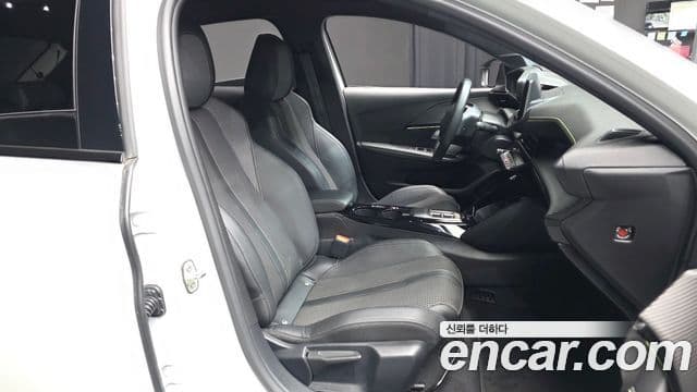 Peugeot e-208 2세대 GT, 2022 11