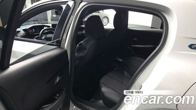 Peugeot e-208 2세대 GT, 2022 12