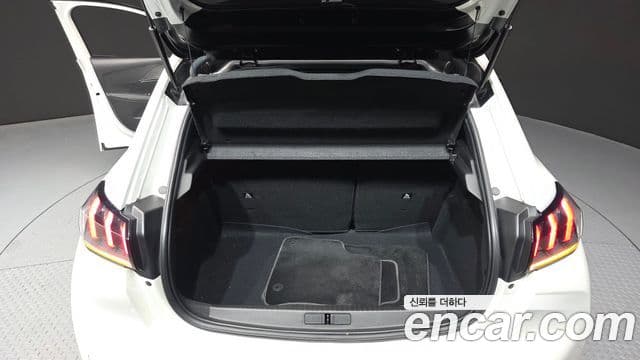 Peugeot e-208 2세대 GT, 2022 20
