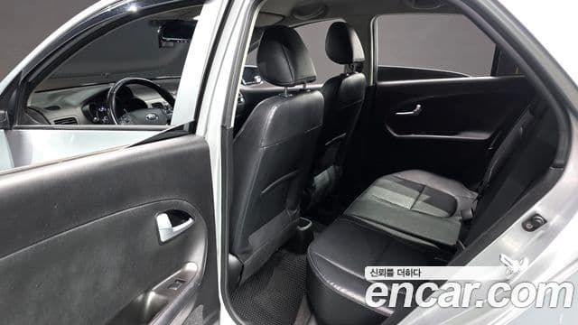 Kia All New Morning Deluxe Trendy, 2014 12