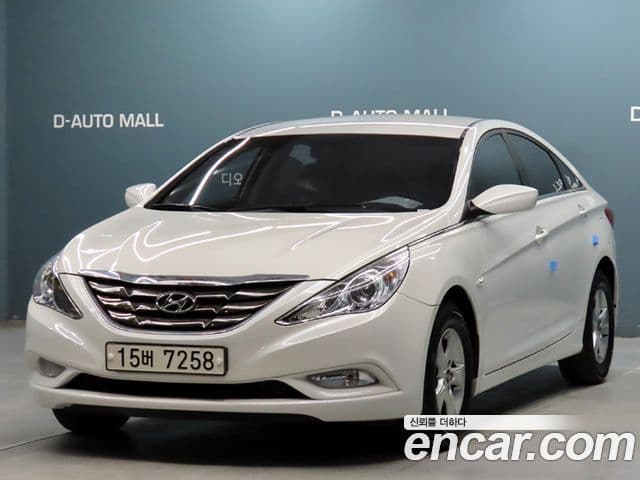Hyundai YF Sonata LPI Deluxe, 2011 1
