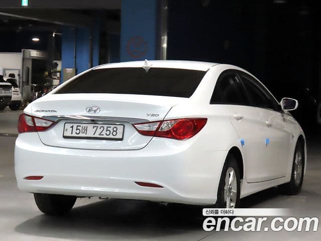 Hyundai YF Sonata LPI Deluxe, 2011 4