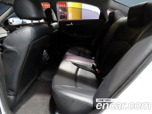 Hyundai YF Sonata LPI Deluxe, 2011 7