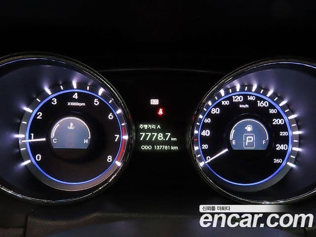 Hyundai YF Sonata LPI Deluxe, 2011 9