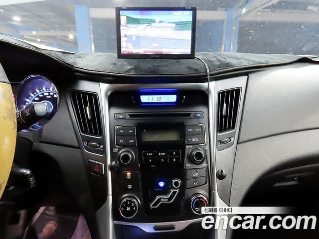 Hyundai YF Sonata LPI Deluxe, 2011 13