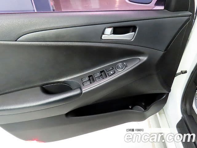 Hyundai YF Sonata LPI Deluxe, 2011 15