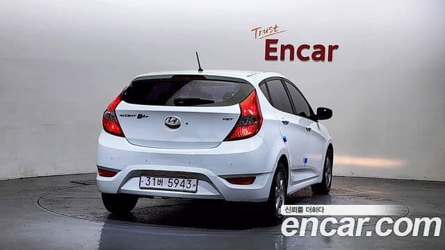 Hyundai Accent(новый кузов / новое поколение) Premier, 2011 4