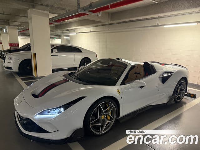 Ferrari F8 스파이더 3.9 V8, 2022 2