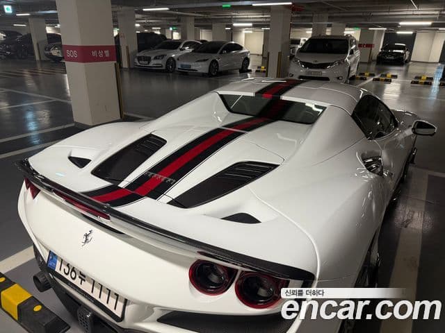Ferrari F8 스파이더 3.9 V8, 2022 3