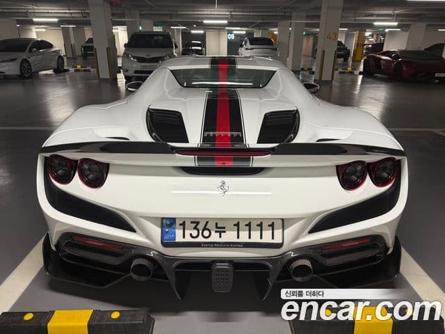 Ferrari F8 스파이더 3.9 V8, 2022 4