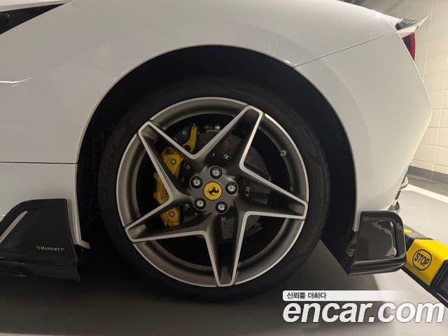 Ferrari F8 스파이더 3.9 V8, 2022 все фото