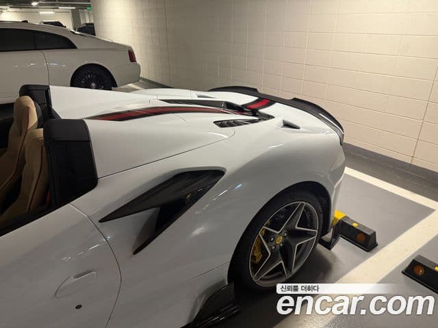 Ferrari F8 스파이더 3.9 V8, 2022 6
