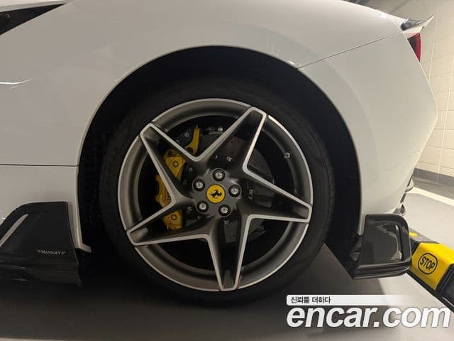 Ferrari F8 스파이더 3.9 V8, 2022 14