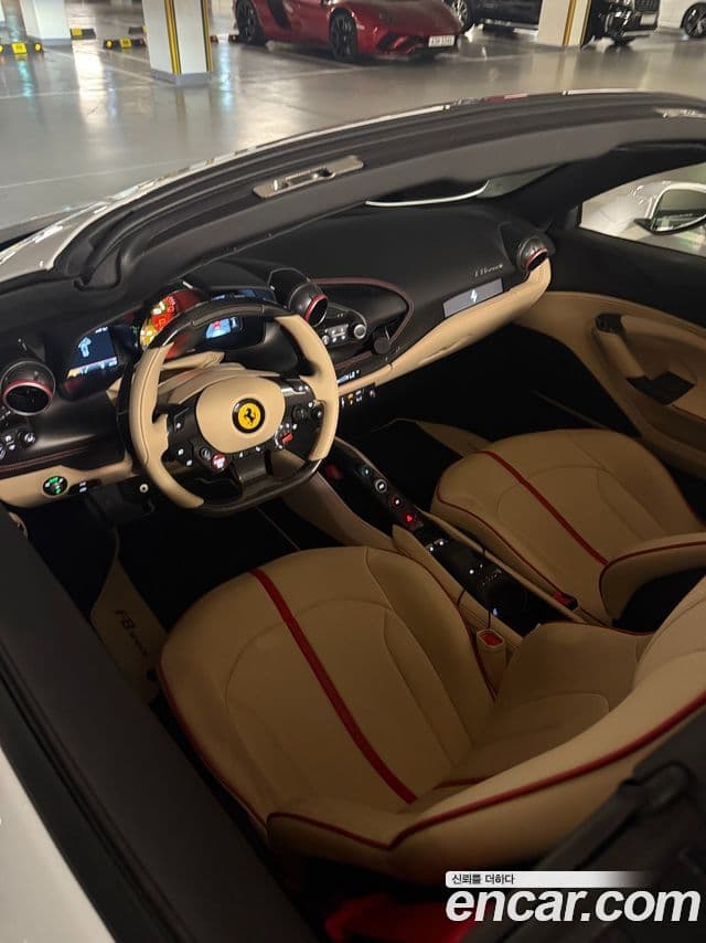 Ferrari F8 스파이더 3.9 V8, 2022 15
