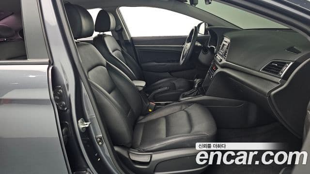 Hyundai Avante AD 1.6 GDI Value Plus, 2017 10