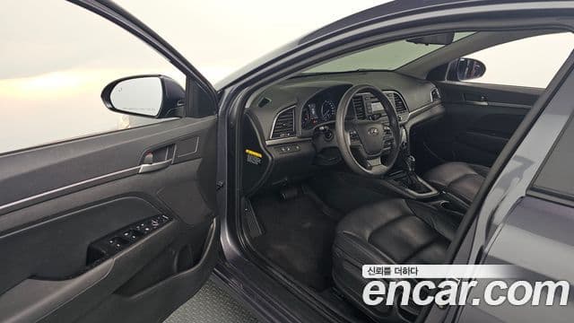 Hyundai Avante AD 1.6 GDI Value Plus, 2017 11