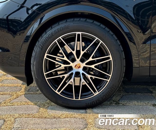 Porsche Cayenne (PO536) 3.0 E-гибрид купе, 2025 6