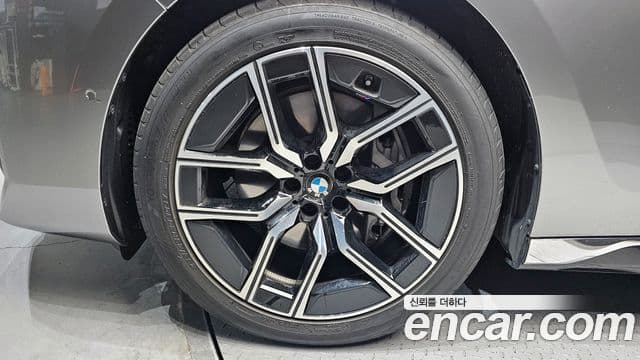 BMW 7시리즈 (G70) 740i xDrive M Sport, 2025 все фото