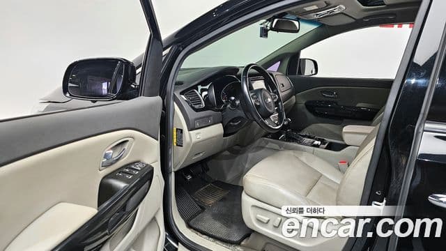 Kia All New Carnival Prestige, 2015 11