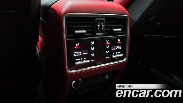 Porsche Cayenne (PO536), 2019 17