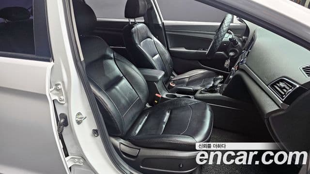 Hyundai Avante AD Style, 2017 10