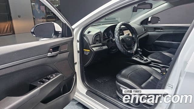 Hyundai Avante AD Style, 2017 11