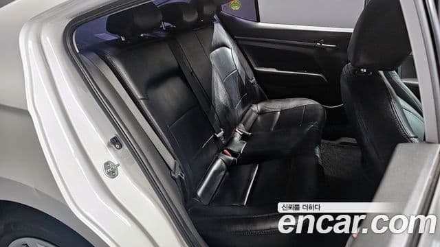 Hyundai Avante AD Style, 2017 12