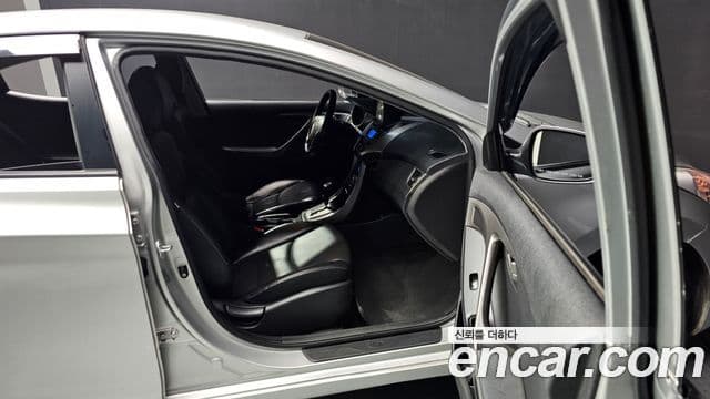 Hyundai Avante MD M16 GDI Smart, 2013 11