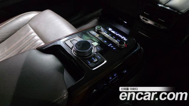 Genesis EQ900 Prestige, 2016 19