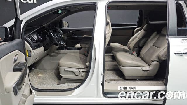 Kia The / новый New Carnival Luxury, 2019 17