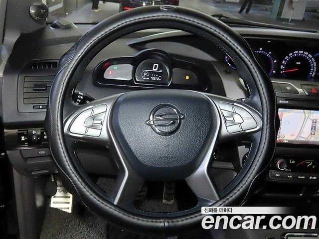 KG모빌리티(SsangYong) Korando 투리스모 4WD RX 9인승, 2016 8