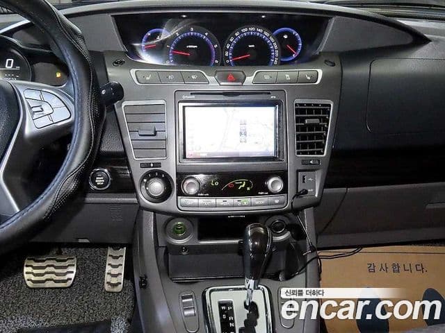 KG모빌리티(SsangYong) Korando 투리스모 4WD RX 9인승, 2016 11