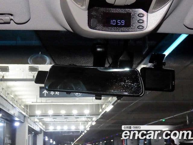 KG모빌리티(SsangYong) Korando 투리스모 4WD RX 9인승, 2016 16