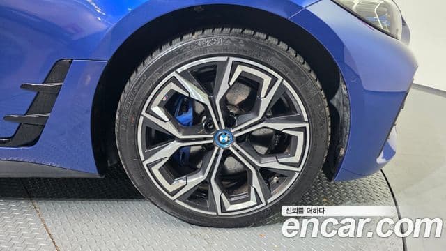 BMW i4 eDrive40 M Sport Pro, 2023 все фото