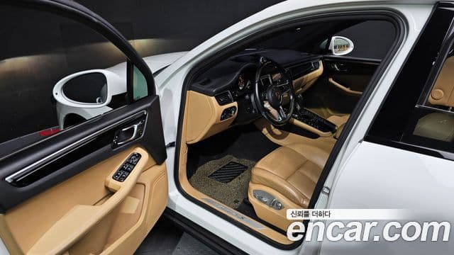 Porsche Macan 95B, 2017 10