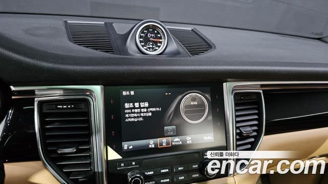 Porsche Macan 95B, 2017 16