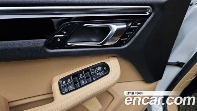 Porsche Macan 95B, 2017 18