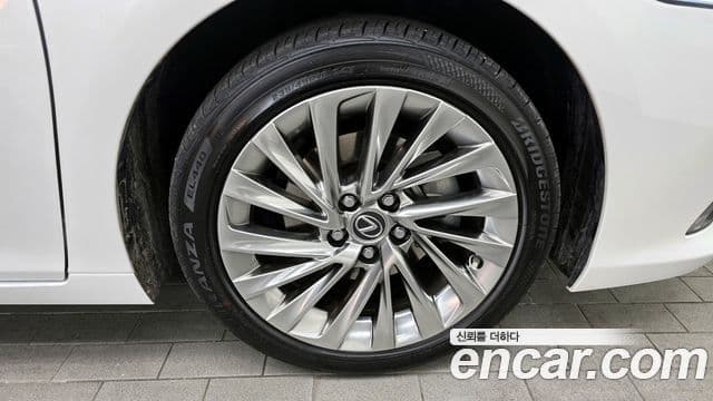 Lexus ES300h 7세대 Luxury Plus, 2024 все фото