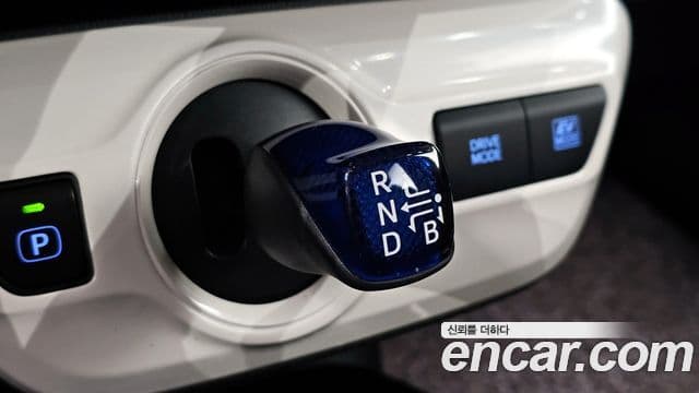 Toyota 프리우스 4세대 1.8 E, 2017 9