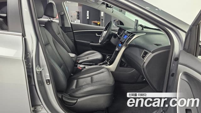 Hyundai i30(новый кузов / новое поколение) дизель 1.6 VGT Unique, 2012 11