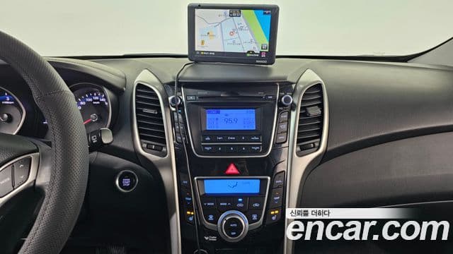 Hyundai i30(новый кузов / новое поколение) дизель 1.6 VGT Unique, 2012 14