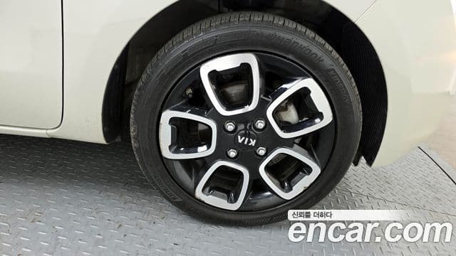 Kia The / новый New Ray Signature, 2021 все фото