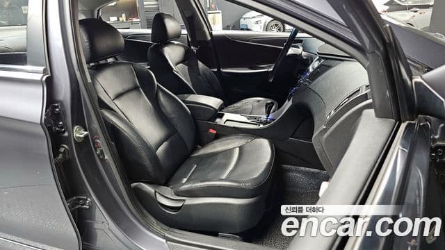 Hyundai YF Sonata Luxury, 2011 10