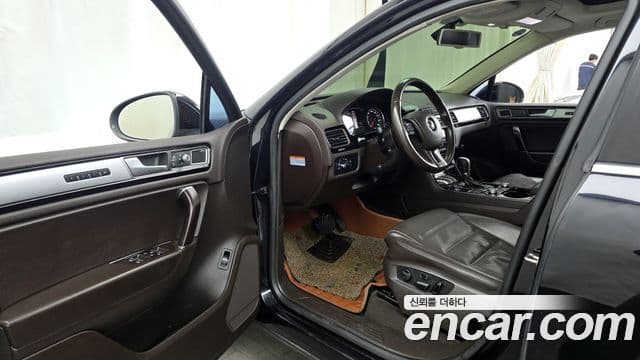 Volkswagen New Touareg 7P5, 2015 10