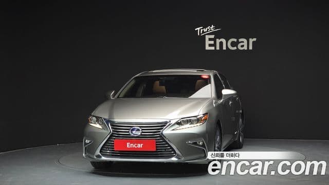 Lexus New ES300h XV60, 2018 3