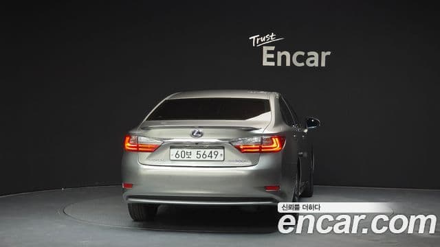 Lexus New ES300h XV60, 2018 4