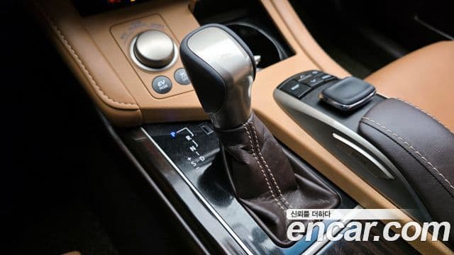 Lexus New ES300h XV60, 2018 9